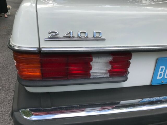 1982 mercedes benz 240d...no rust!! no reserve