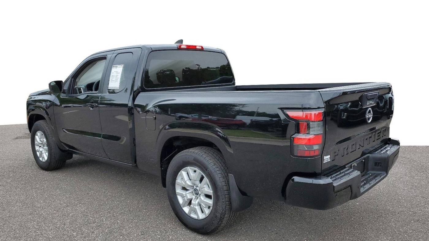 2022 nissan frontier sv