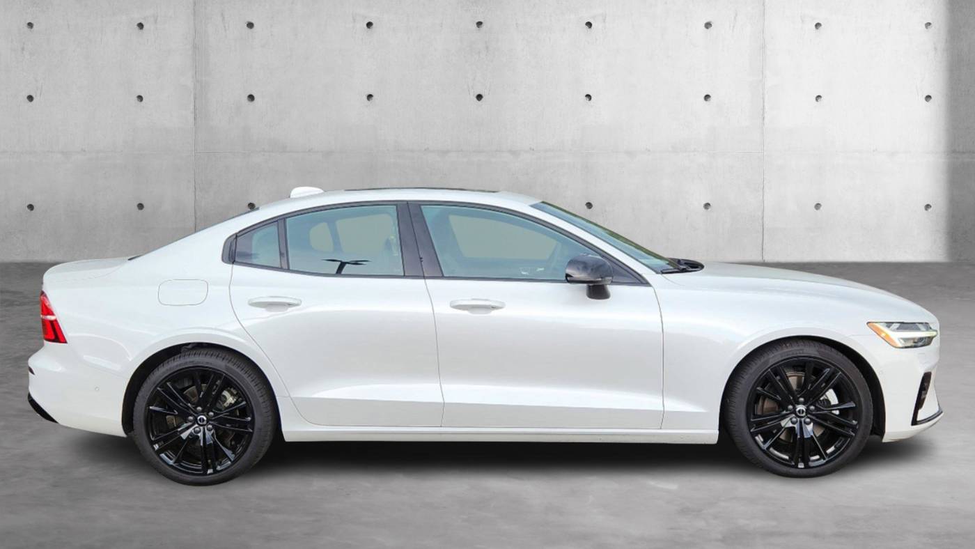 2024 volvo s60 b5 plus black edition
