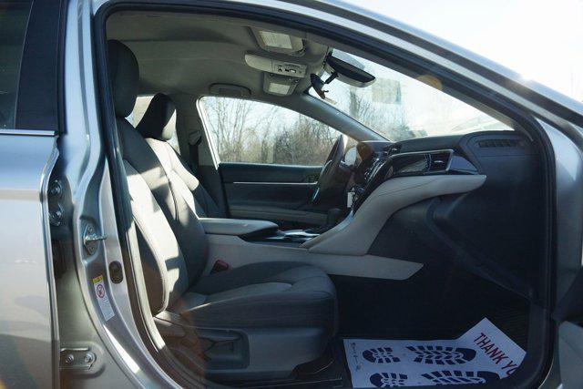 2019 toyota camry le