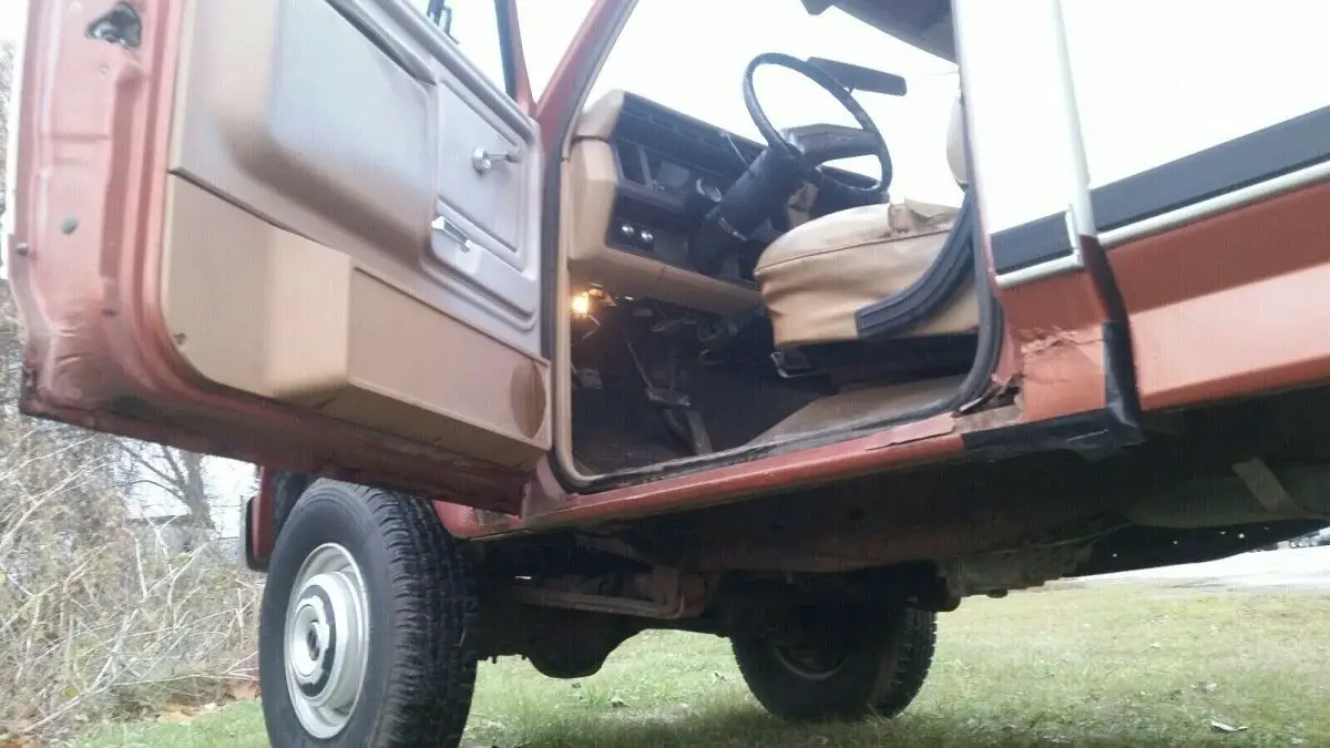 1984 ford f-250 pickup white 4wd automatic