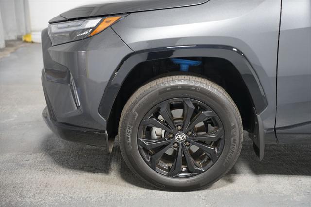 2024 toyota rav4 hybrid se