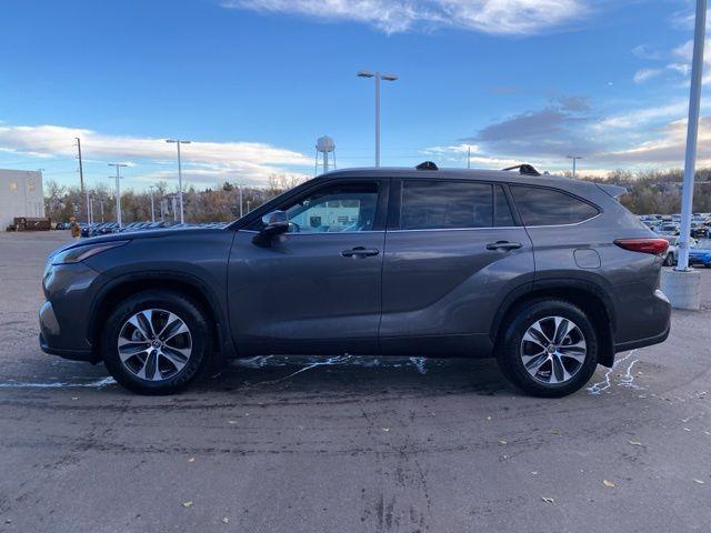 2022 toyota highlander xle