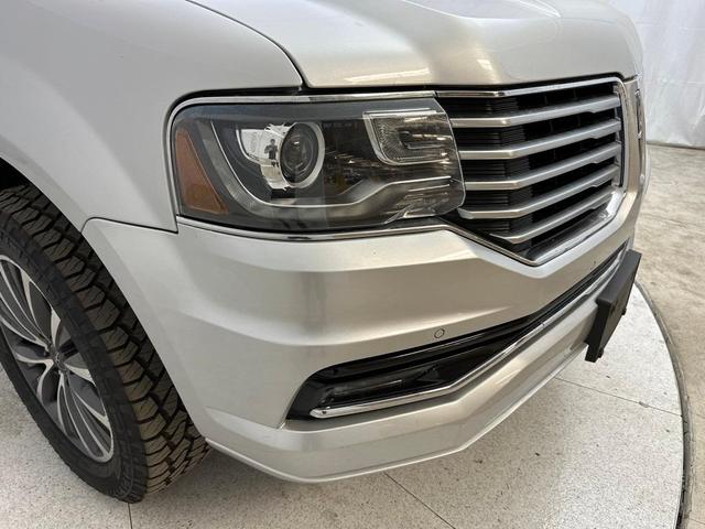 2015 lincoln navigator base