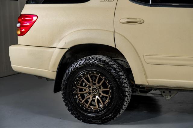 2004 toyota sequoia sr5