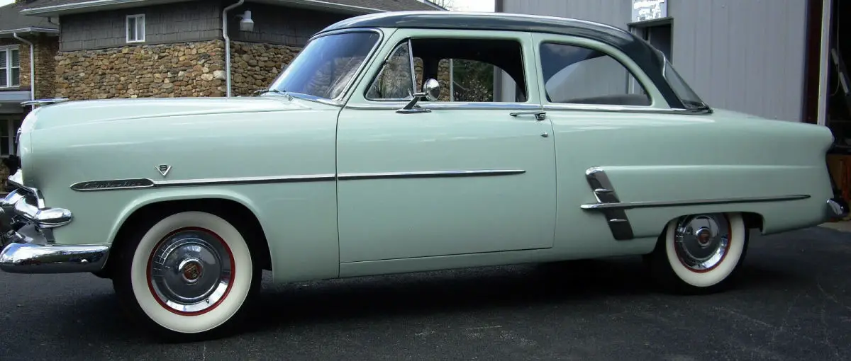 1953 ford customline 2 door 5 passanger sedan v8