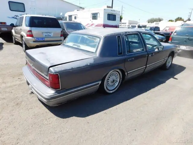 1991 lincoln town car signature used 4.6l v8 16v automatic no reserve