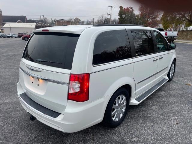 2012 chrysler town & country touring-l
