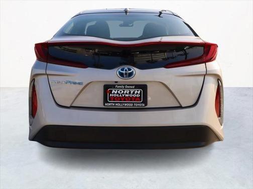 2021 toyota prius prime