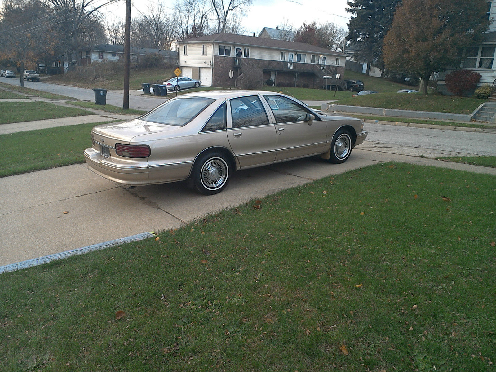 1994 chevrolet caprice classic ls sedan 4-door 4.3l