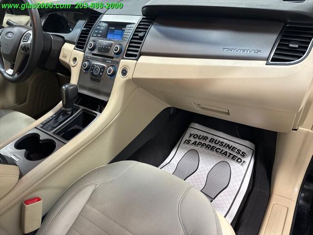 2018 ford taurus se