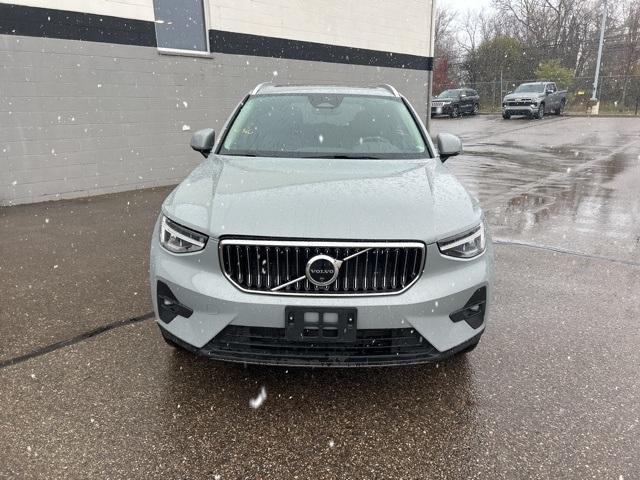 2024 volvo xc40 b5 plus bright theme