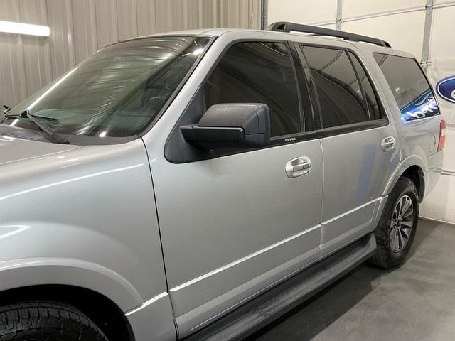 2017 ford expedition xlt