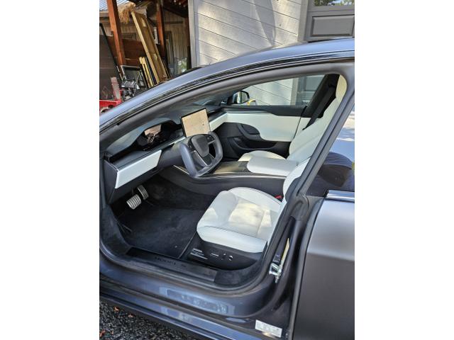 2022 tesla model s plaid