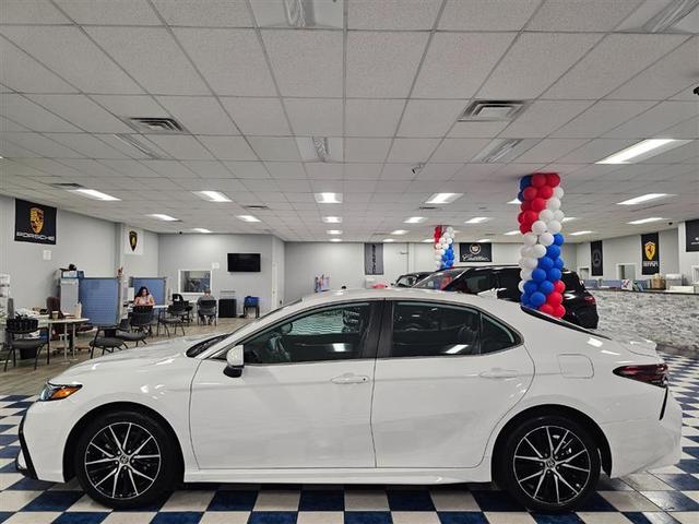 2021 toyota camry se