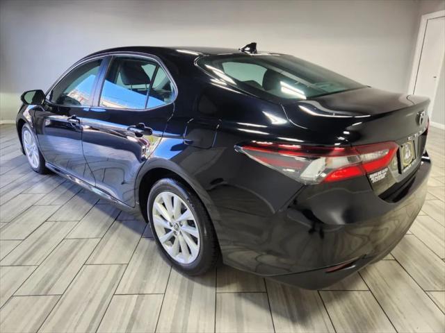 2022 toyota camry le