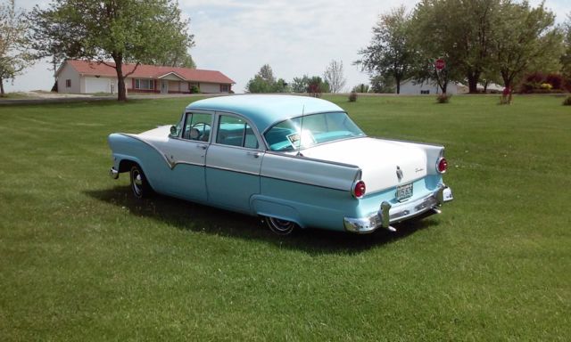 1955 ford fairlane four door