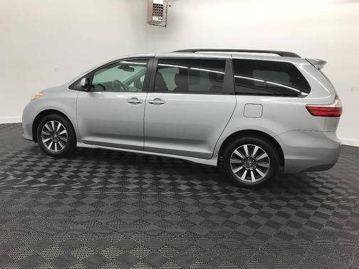 2018 toyota sienna in milwaukee, wisconsin