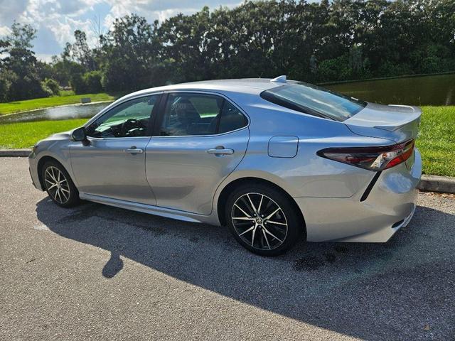 2022 toyota camry se