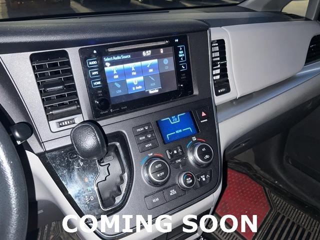 2016 toyota sienna le