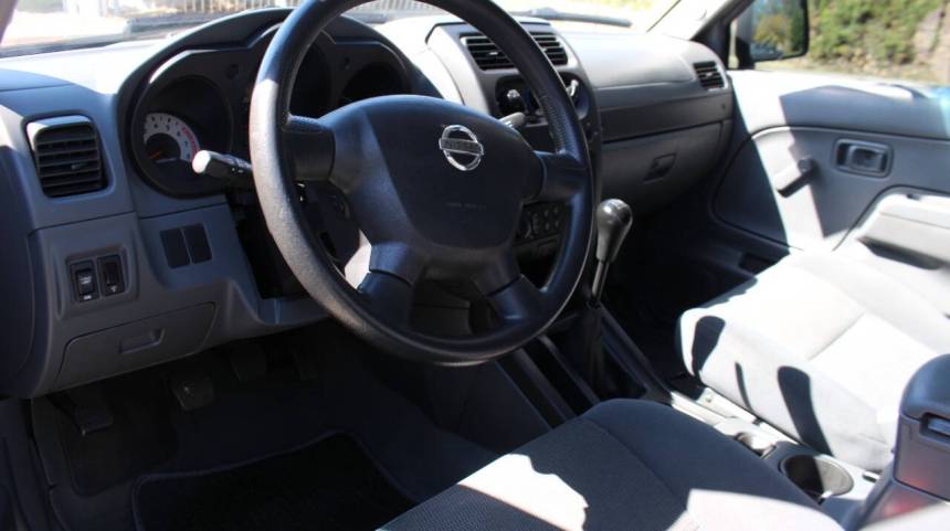 2004 nissan frontier xe