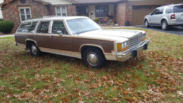 1987 ford crown victoria country squire 4 door station wagon...nice..5.0l engine