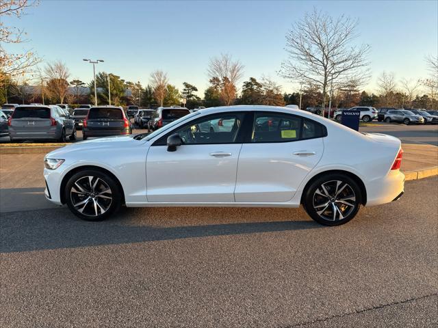 2024 volvo s60 core dark theme