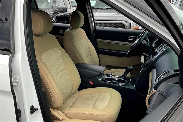 2016 ford explorer base