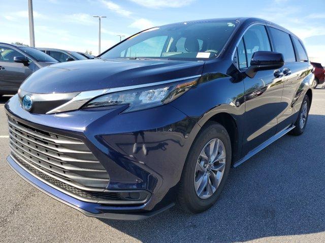 2024 toyota sienna le