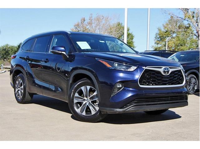 2022 toyota highlander xle