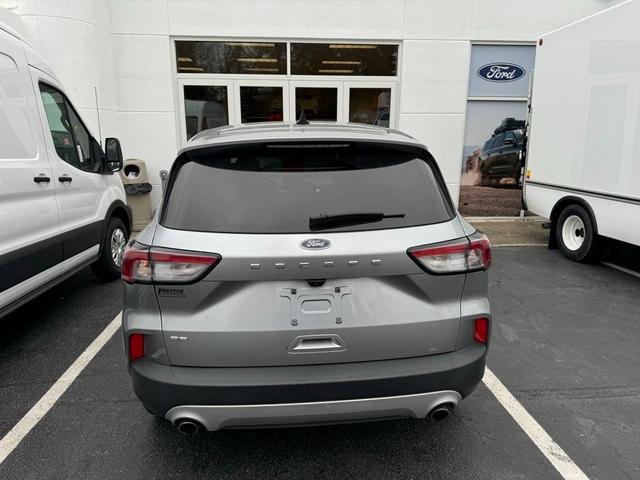 2021 ford escape se