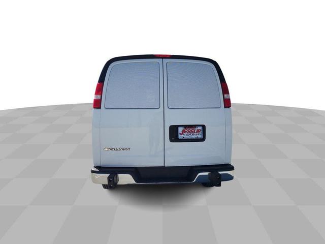 2022 chevrolet express 2500 work van