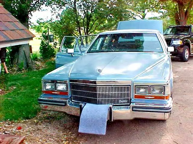 1989 cadillac v8 automatic blue, leather ac good condition nice original car