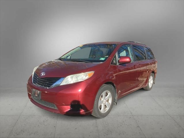 2012 toyota sienna le