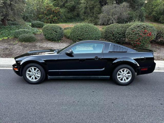 2007 ford mustang deluxe