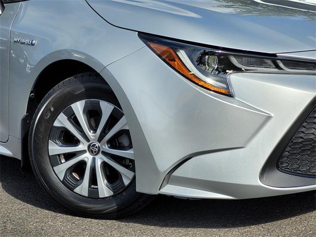 2021 toyota corolla hybrid le