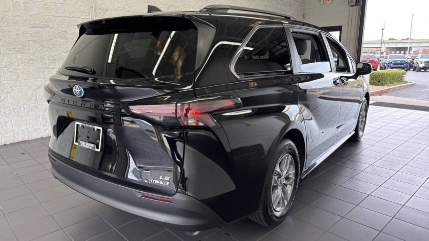 2023 toyota sienna le 8-passenger