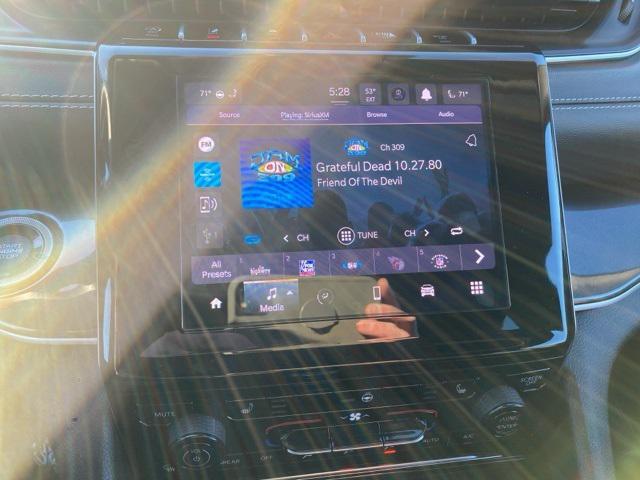 2022 jeep grand cherokee altitude