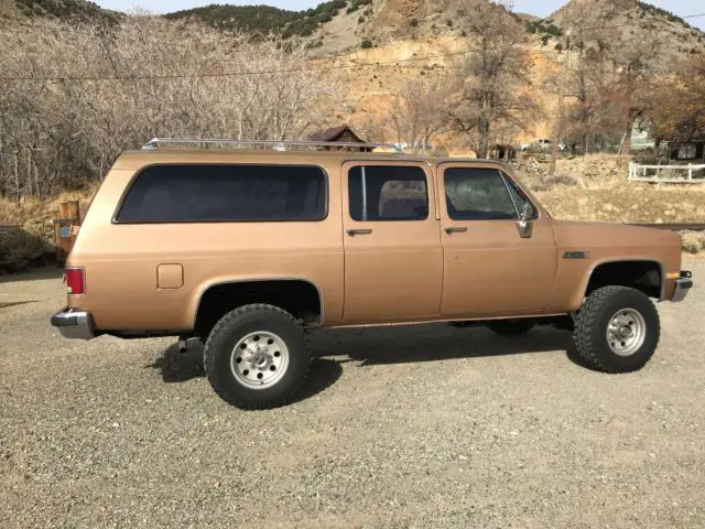 1986 chevy 3/4 ton 4x4 suburban rust free low miles very clean
