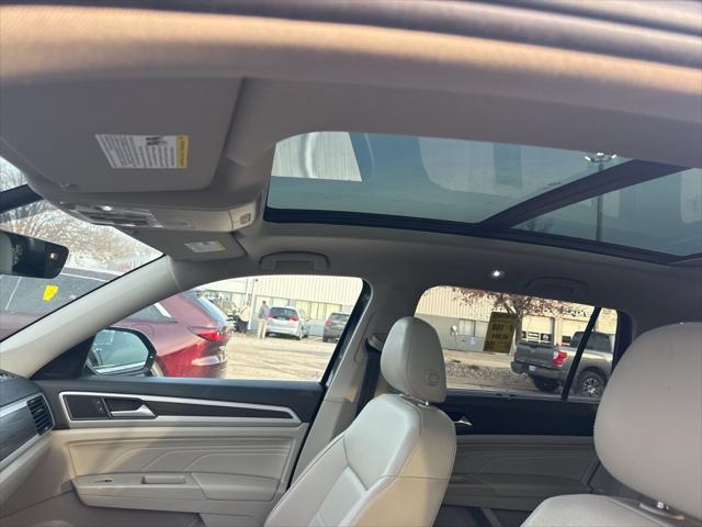 2022 volkswagen atlas 3.6l se w/technology