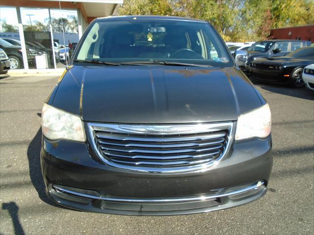 2012 chrysler town & country touring-l