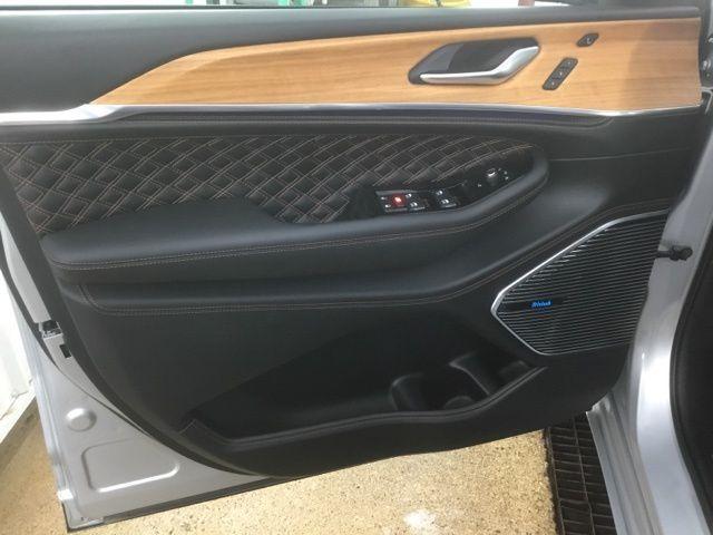 2023 jeep grand cherokee l summit