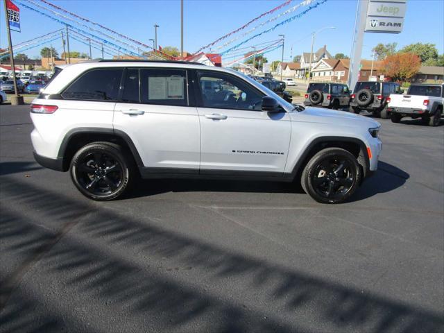 2022 jeep grand cherokee altitude 4x4