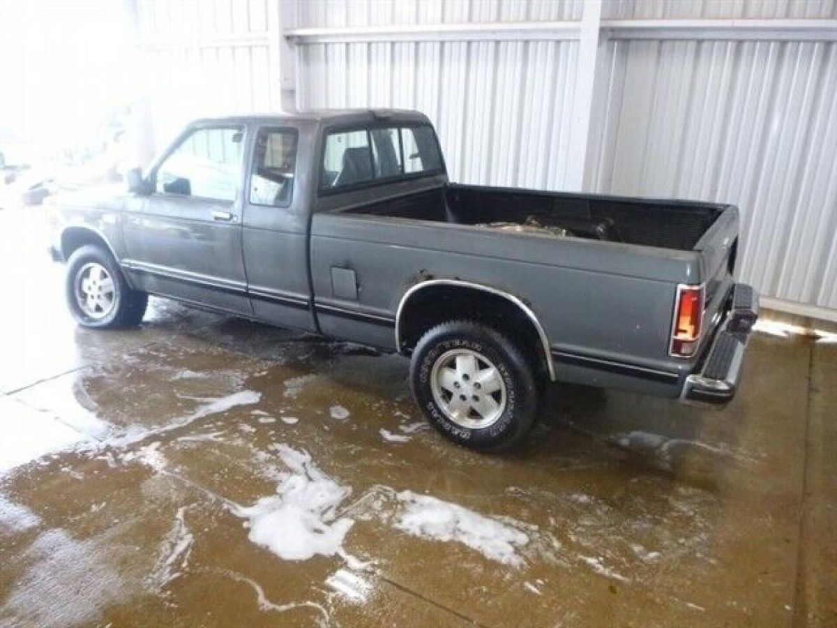 1988 chevrolet s-10 ext cab 4wd 208245 miles gray pickup - compact 4.3l 6 cyl. g