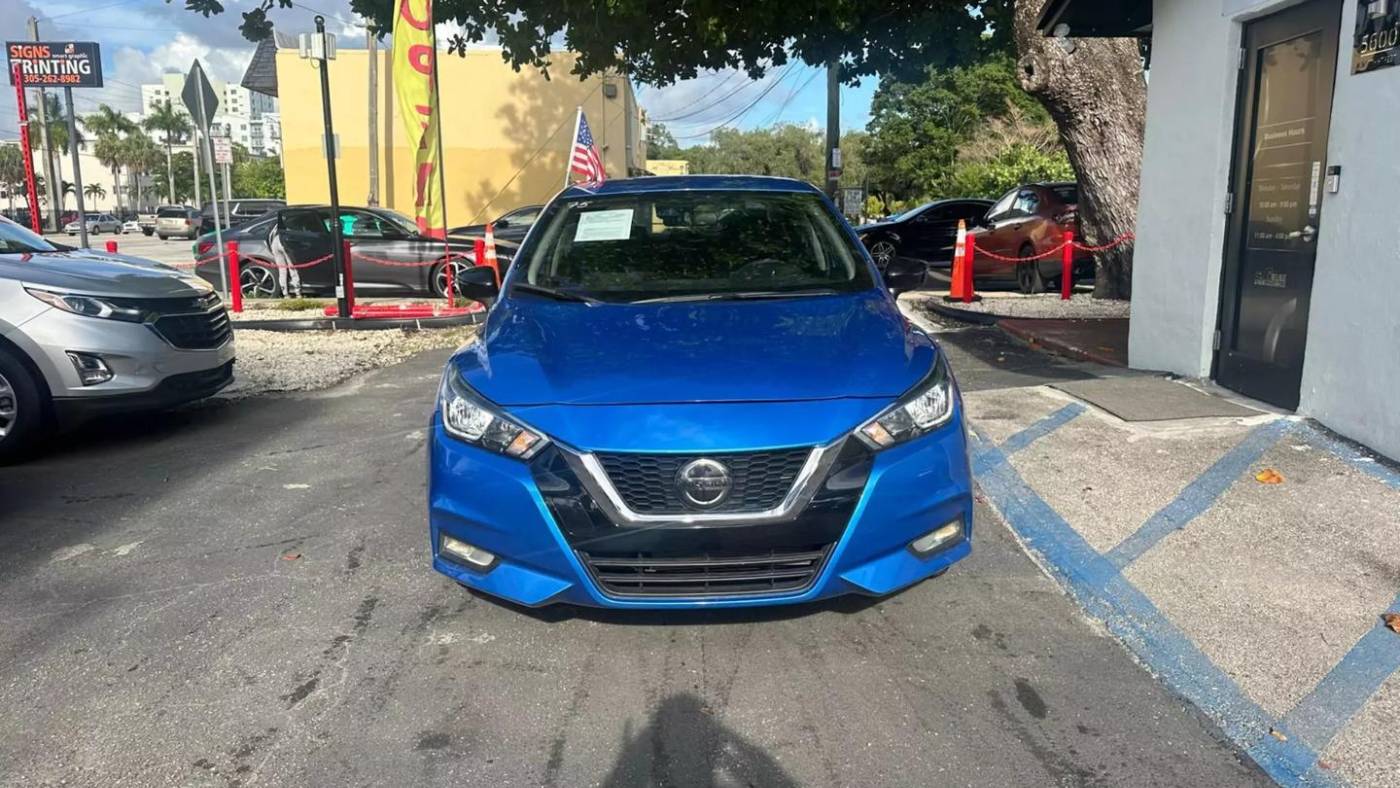 2021 nissan versa sr
