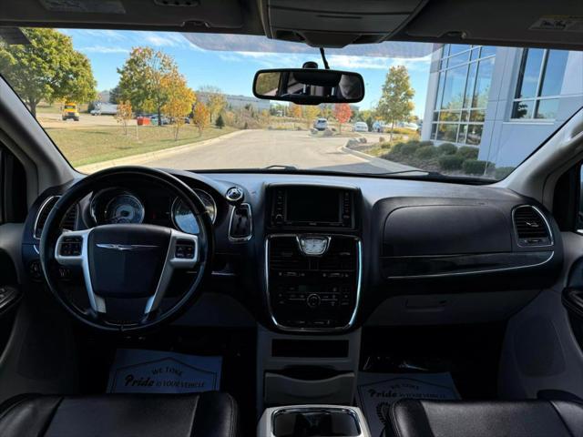 2016 chrysler town & country touring
