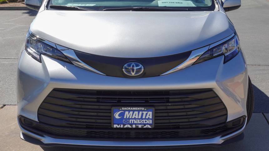 2023 toyota sienna le 8-passenger