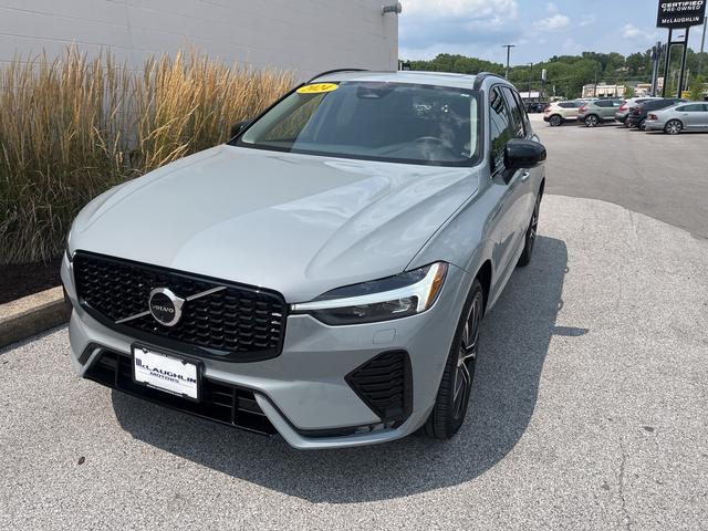 2024 volvo xc60 b5 plus dark theme
