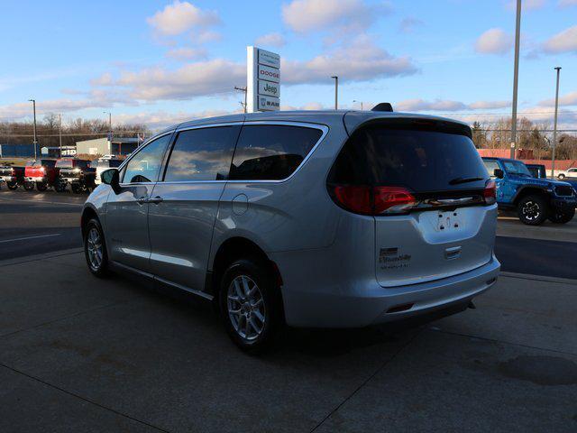 2022 chrysler voyager lx