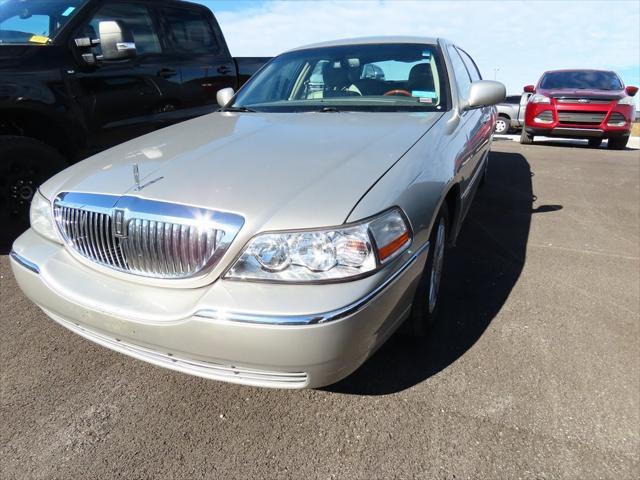 2010 lincoln town car signature